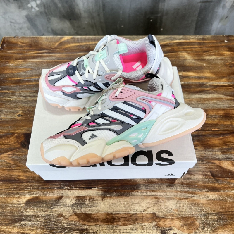 Adidas Sneakers